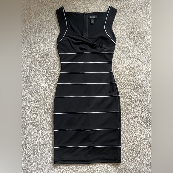 White House Black Market Dresses & Skirts - White House Black Market Instantly Slimming Dress, Size 2